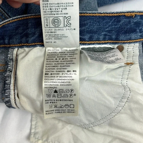 Levi’s Women’s 28 Wedgie Distressed Button Fly Jean - Picture 6 of 16